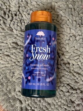 Tree Hut Fresh Snow foaming gel wash NWT
